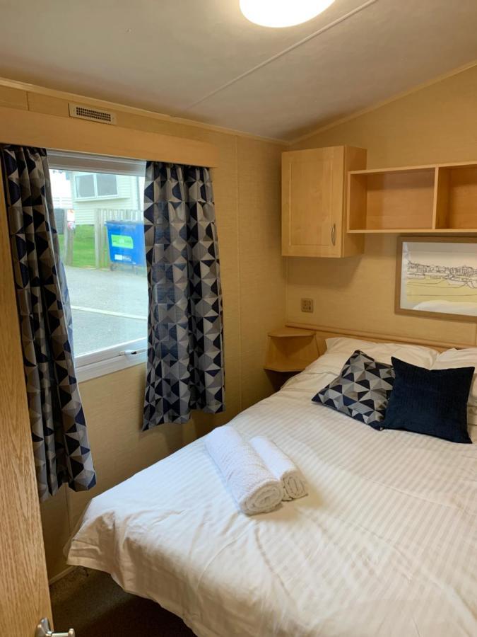 Newquay Bay Porth Caravan Hotel Exterior photo