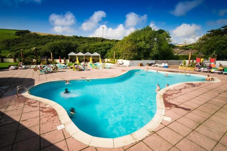 Newquay Bay Porth Caravan Hotel Exterior photo
