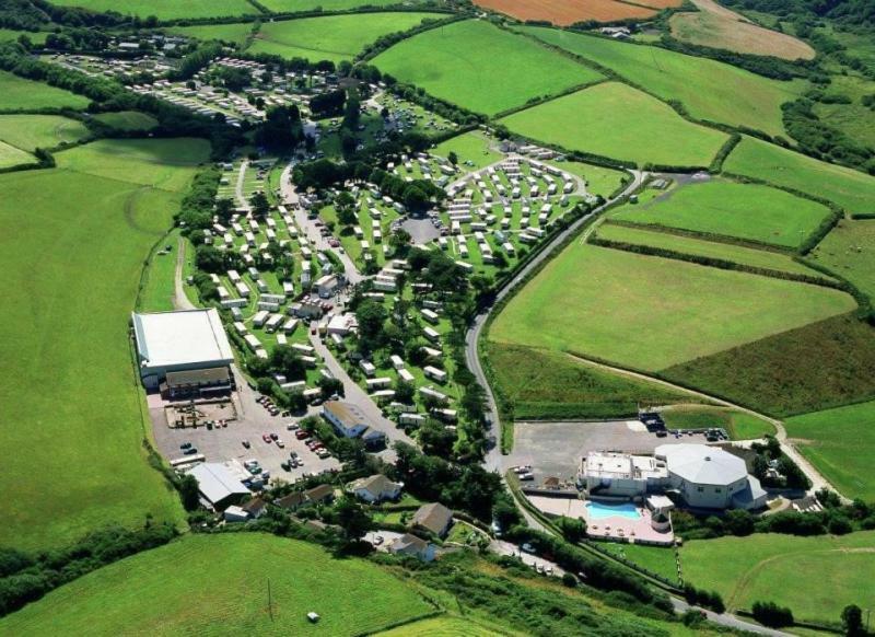 Newquay Bay Porth Caravan Hotel Exterior photo